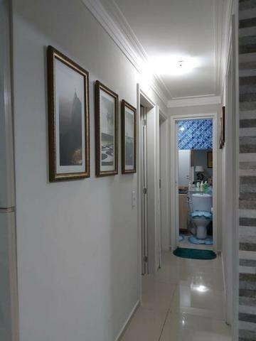 Lindo Apartamento com Projetados, Reformado, Piso Porcelanato no Sun Gardens| 2Vagas - Foto 5