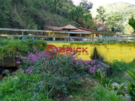 Sítio com terreno de 16.000 m² e cachoeira própria em pessegueiros, teresópolis/rj.