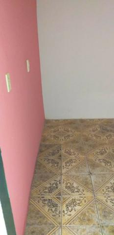 . 1 Casa com varanda, 1 sala, 1 cozinha grande, 2 quartos, 1 banheiro e 1 área de serviço - Foto 3