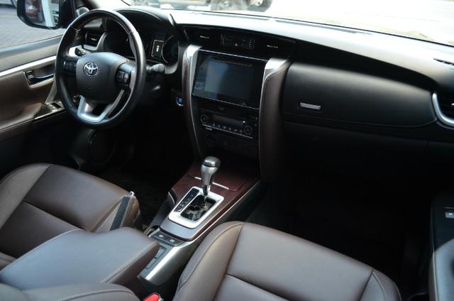 Hilux SW4 SRX 2.8 - 7 Lugares - 43 Mil Km - Revisões em Concessionária - Foto 4