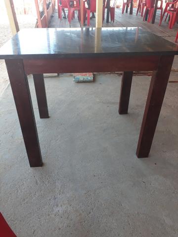 Mesa de mármore e madeira massaranduba