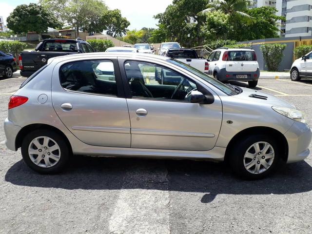 Peugeot 207 2013 completo e conservado - Foto 3