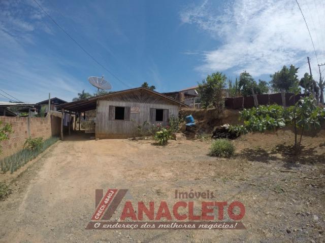 Casa de madeira amplo terreno