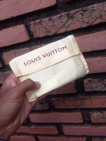 Louis Vuitton Troco por algo que me interessa ou vendo por valor aceita de 80 - Foto 3
