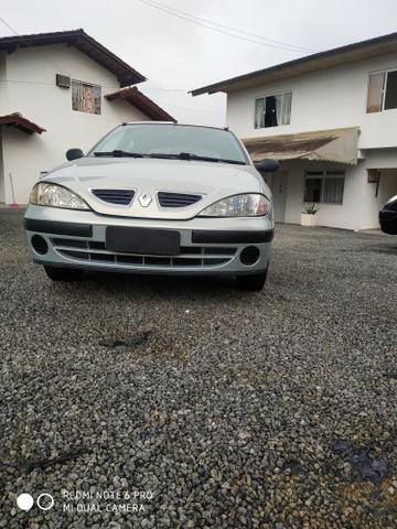 Vendo megane hatch 2001. 9.900,00
