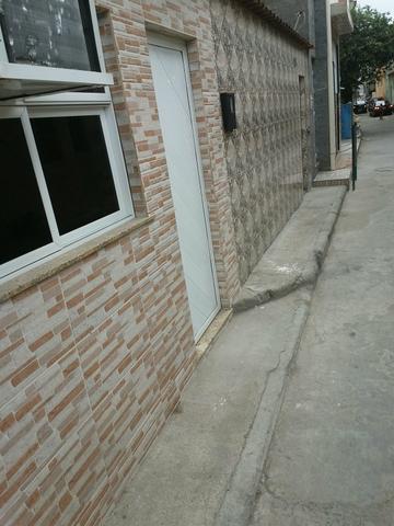 Vende - se um prédio composto por 5 casas - Foto 3