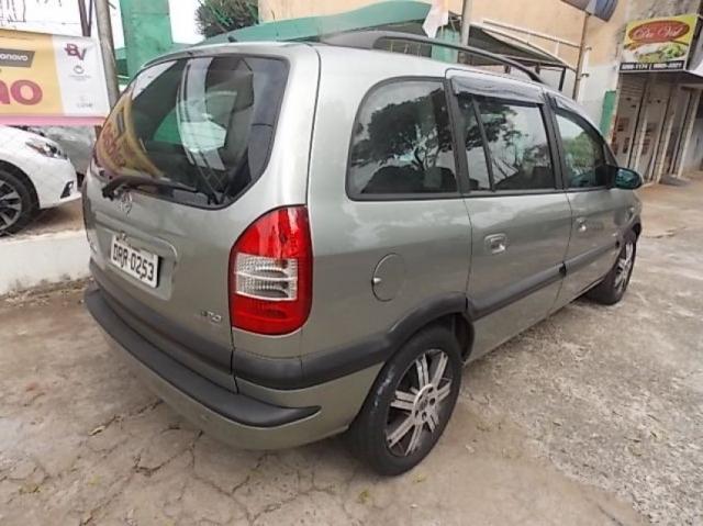 Zafira automática financia 100% - Foto 4