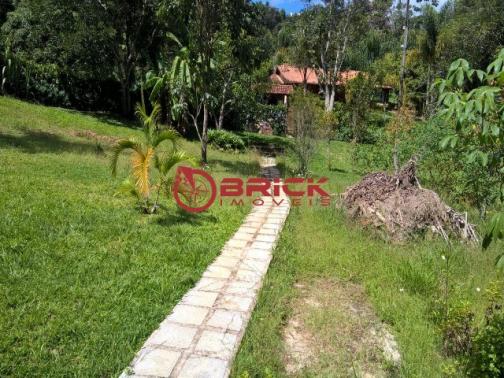 Sítio com área de 2500 m² com duas casas no parque boa união.