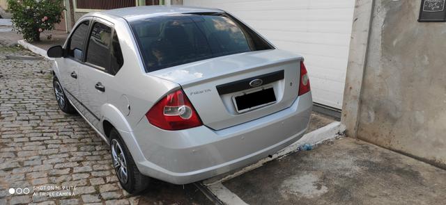 Vendo Fiesta sedan 1.0 flex completo - Foto 3