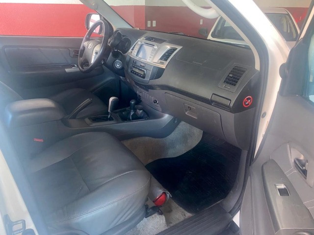 Hilux Srv AUT 3.0 4x4 2012/12 - Foto 6