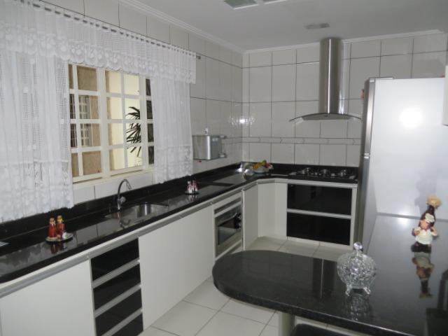 Excelente Casa, 3 quartos, 3 suites, duas cozinhas, mobiliado - Foto 8