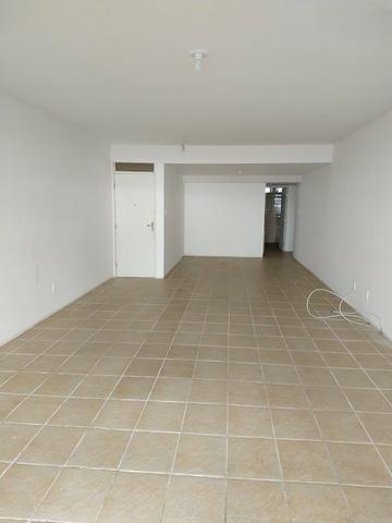 Apartamento na Beira Mar de Piedade com 4 Quartos sendo 1 Suíte - Foto 12