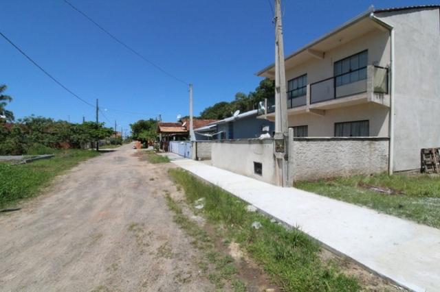 1261 Sobrado em Alvenaria no Bairro Costeira, localização tranquila - Foto 7