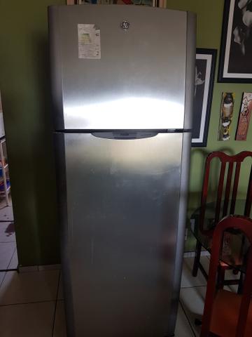 Geladeira GE 450 litros atenção.