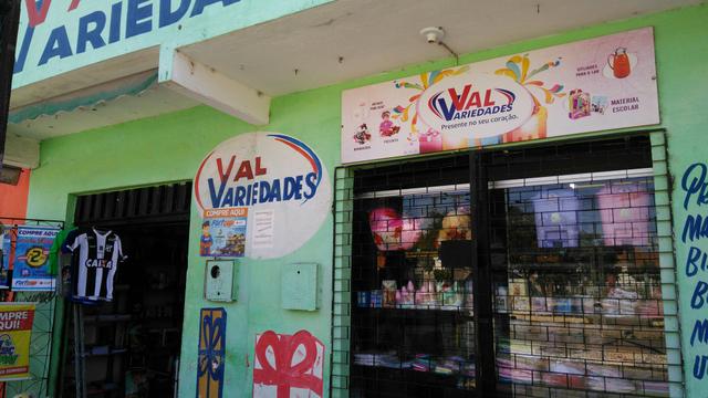 Vitrine de Porta Grande, Alta e Larga. Preço Pra vender logo - Foto 3
