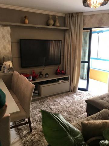 Belissimo apto finamente mobiliado e decorado em Edificio frente MAR na Meia Praia - Foto 4