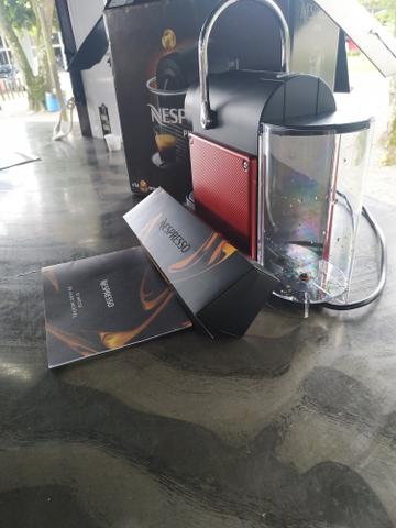Vendo ou troco cafeteira Nespresso Pixie vermelho carmin 220v
