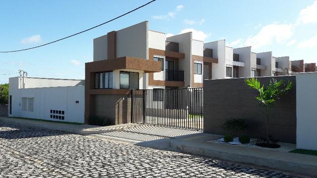 Casa - Cond. Fechado - 157m2 - 1 su?te + 2 semi-su?tes - 2 vagas -SN