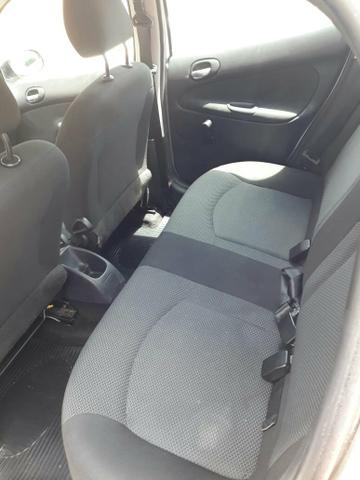 Peugeot 207 2013 completo e conservado - Foto 2