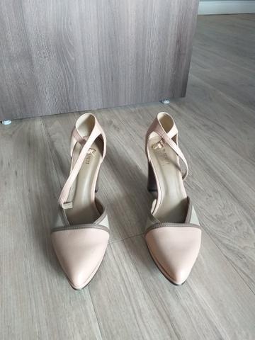 Vendo lindo sapato 37