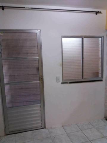 Aluga-se casa 2 quartos sendo uma suite - Foto 4