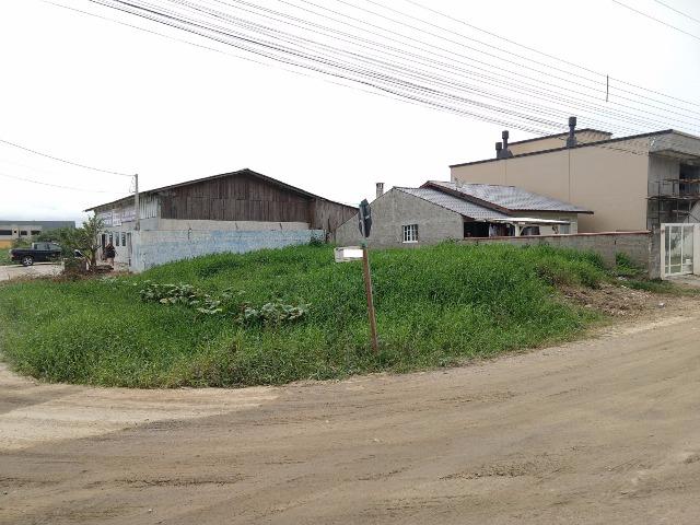 Terreno de esquina com 330m², rua em breve asfaltada!!! Morretes Itapema