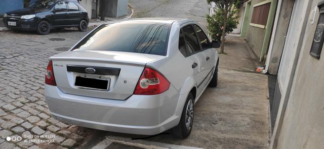 Vendo Fiesta sedan 1.0 flex completo - Foto 4