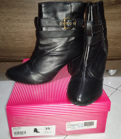 sapatos femininos tipo botinha