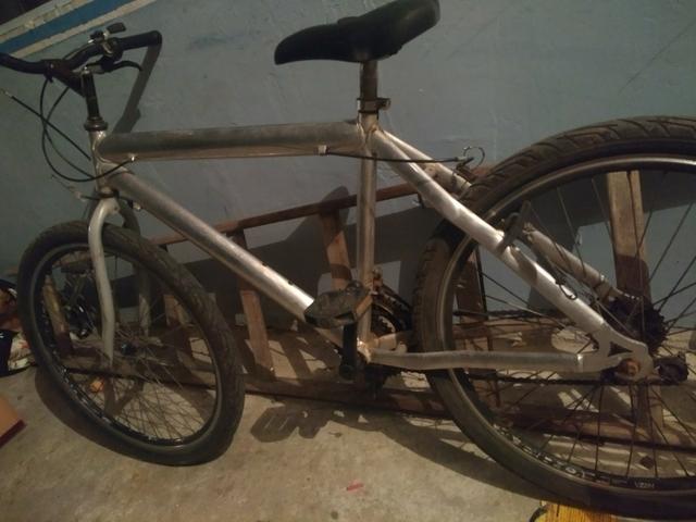 Troco bicicleta de alumínio por bicicleta feminina - Foto 2