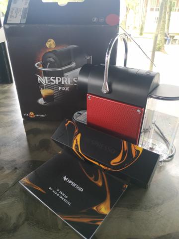 Vendo ou troco cafeteira Nespresso Pixie vermelho carmin 220v - Foto 4