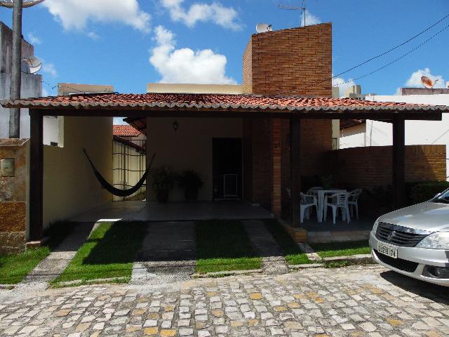 Casa - Cond. 4 Esta?ões - Ema?s - 140m2 - 3 quartos - 2 vagas -SN
