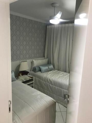 Belissimo apto finamente mobiliado e decorado em Edificio frente MAR na Meia Praia - Foto 5