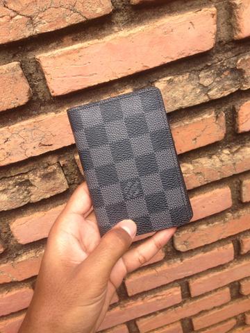 Louis Vuitton Troco por algo que me interessa ou vendo por valor aceita de 80