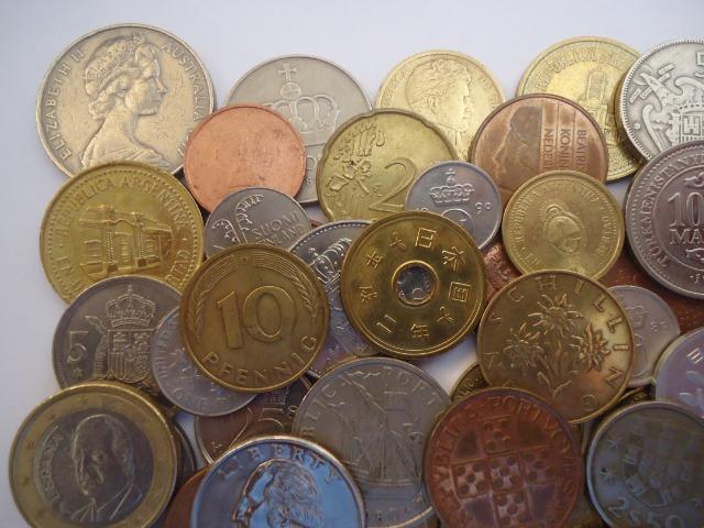50 moedas antigas estrangeiras diversos países colecionadores - Foto 2