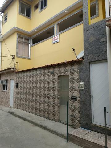 Vende - se um prédio composto por 5 casas