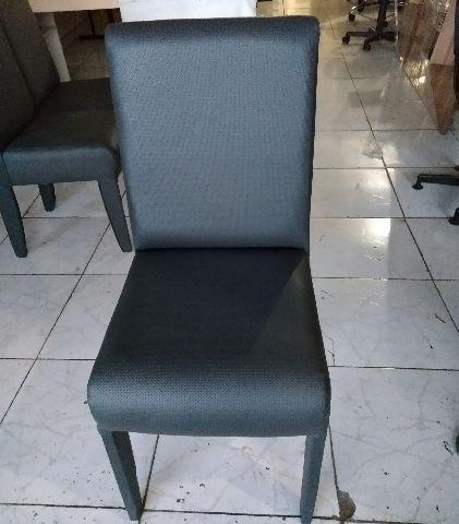 Cadeira preta para dala de jantar