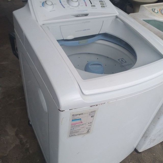 Maquina de lavar roupas 13 kilos eletrolux 127 volts - Foto 3