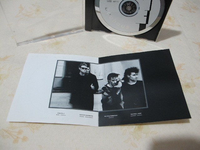 CD Bauhaus Singles: 1979-1983, Volume 1 (usado) - Rock Gótico - Anos 80 - Foto 3