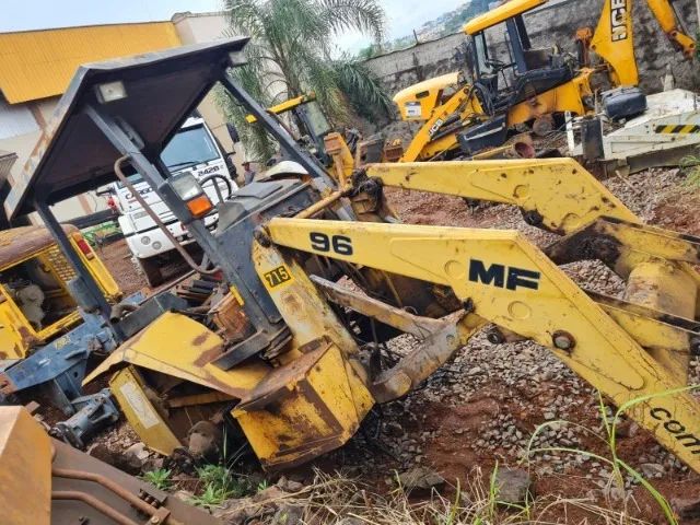 Sucata de Retro Escavadeira Massey Ferguson MF96 pula pula - Foto 5