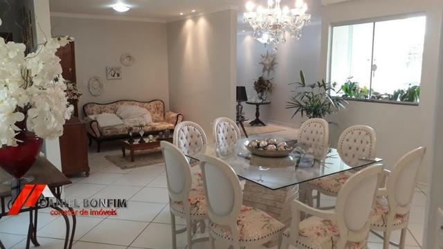 Apartamento amplo, primeiro andar e ótimo local no bairro Vila Rica