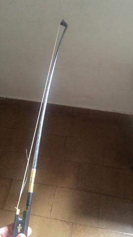 Arco violoncelo fibra carbono precisa colocar mais crina por isso preço baixo