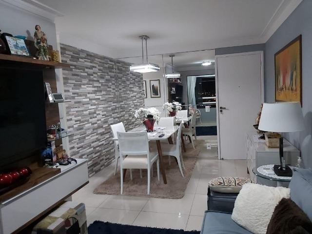 Lindo Apartamento com Projetados, Reformado, Piso Porcelanato no Sun Gardens| 2Vagas
