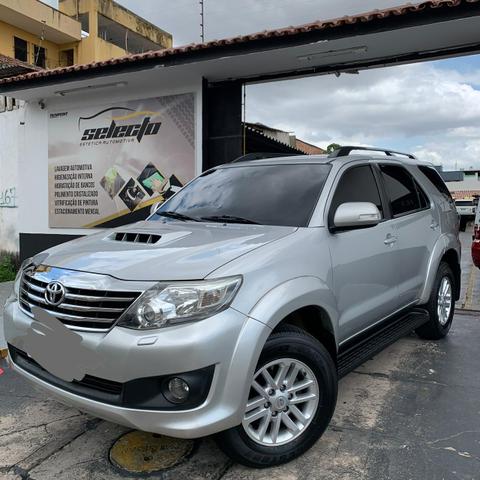 Hilux SW4 Diesel 7 lugares 4x4 Automática