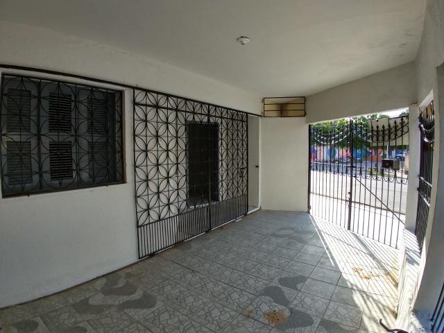 Alugo ótima casa na Rua Tiradentes - Foto 3