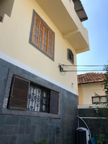 Casa 3 quartos 2 suítes Área externa atrás com mais 3 cômodos - Foto 2