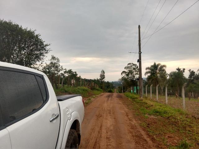 Vendo Lindíssima Chácara com Escritura na hora!! Local Urbano, com Luz e internet!!