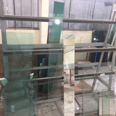 Cavalete para vidraçaria