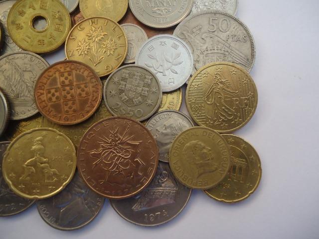 50 moedas antigas estrangeiras diversos países colecionadores - Foto 4