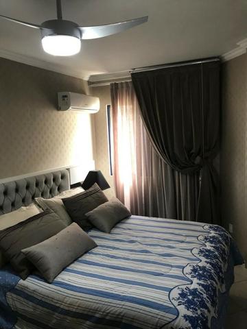 Belissimo apto finamente mobiliado e decorado em Edificio frente MAR na Meia Praia - Foto 3