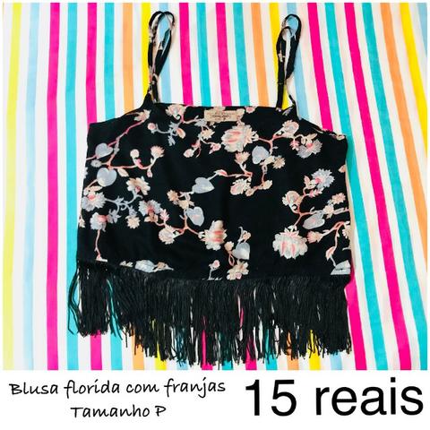 Camiseta estampada com franjas